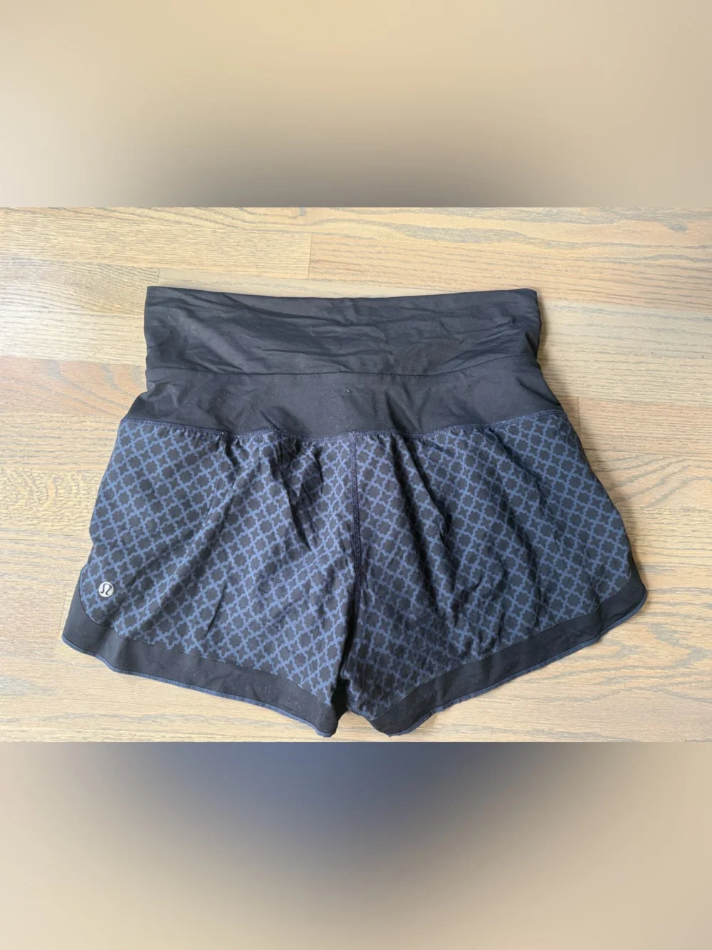 Lululemon Ready To Roll Short in the Flipped Soul Geo Black Inkwell Size 8